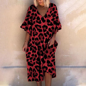 Vestido holgado con escote de pico y estampado de leopardo